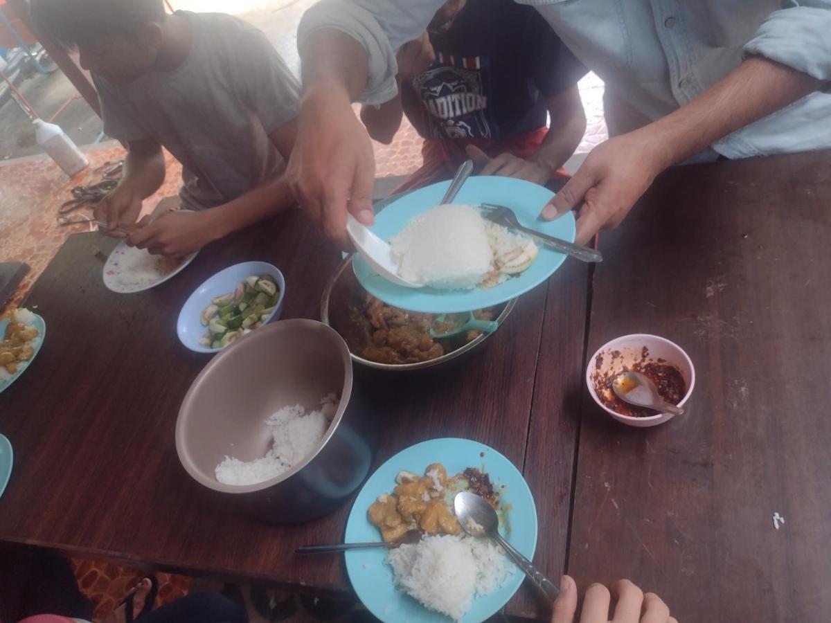 Mae Sot Commune ภายนอก รูปภาพ